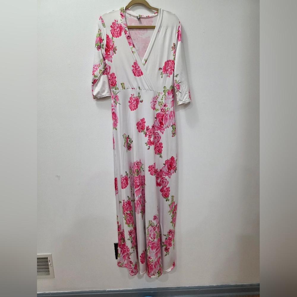 Chic Floral Maxi Dress - White and Pink